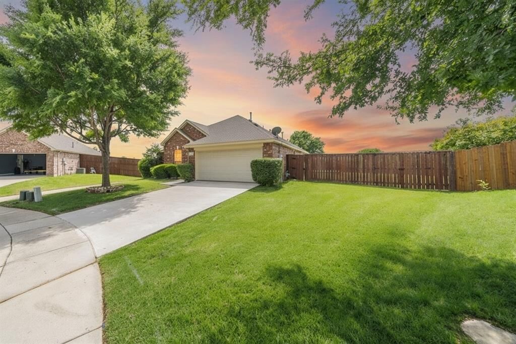Property Photo: 100 Mustang Court TX 75009