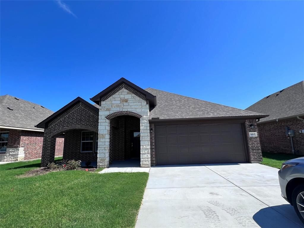 Property Photo: 802 Tippit Lane TX 75402