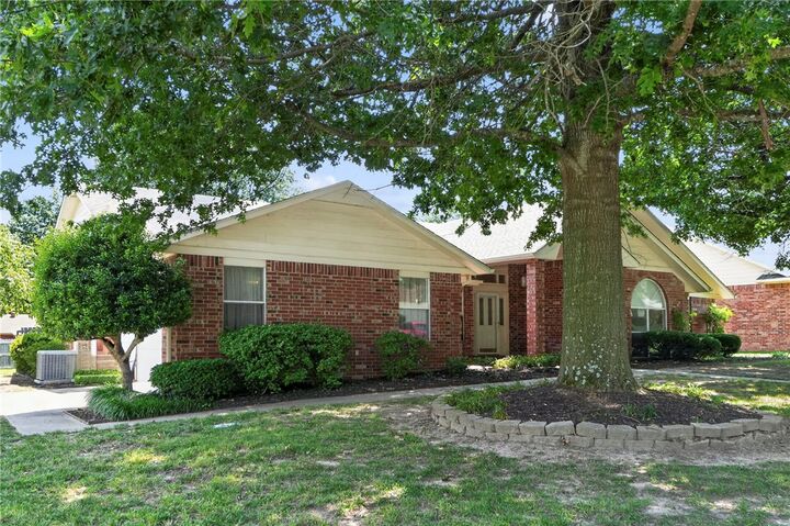 Property Photo:  1701 Carrie Place  AR 72762 