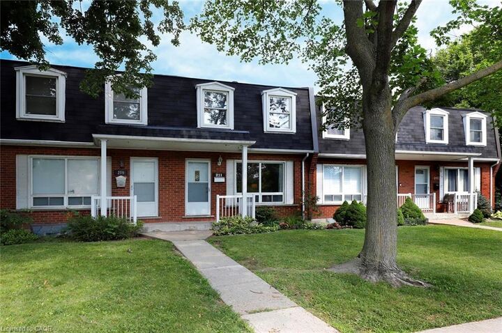Property Photo:  211 Lake Avenue N  ON L8E 1L5 