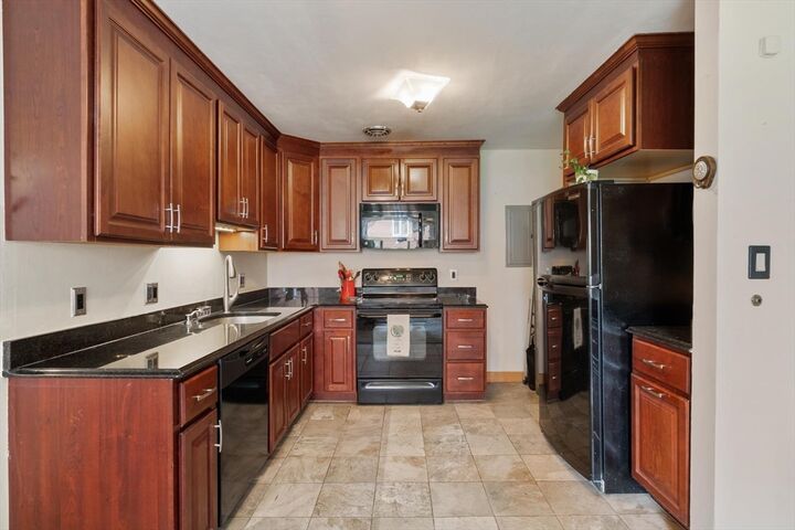 Property Photo:  186 Lexington St 7  MA 02472 