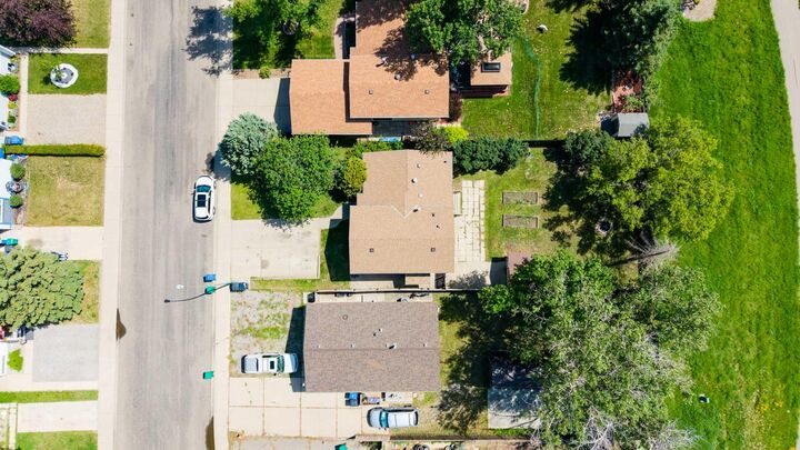 Property Photo:  41 Rutgers Crescent W  AB T1K 4S8 