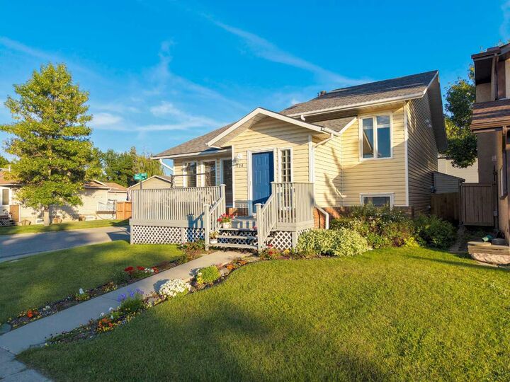 Property Photo:  128 Sunvale Crescent SE  AB T2X 2S5 