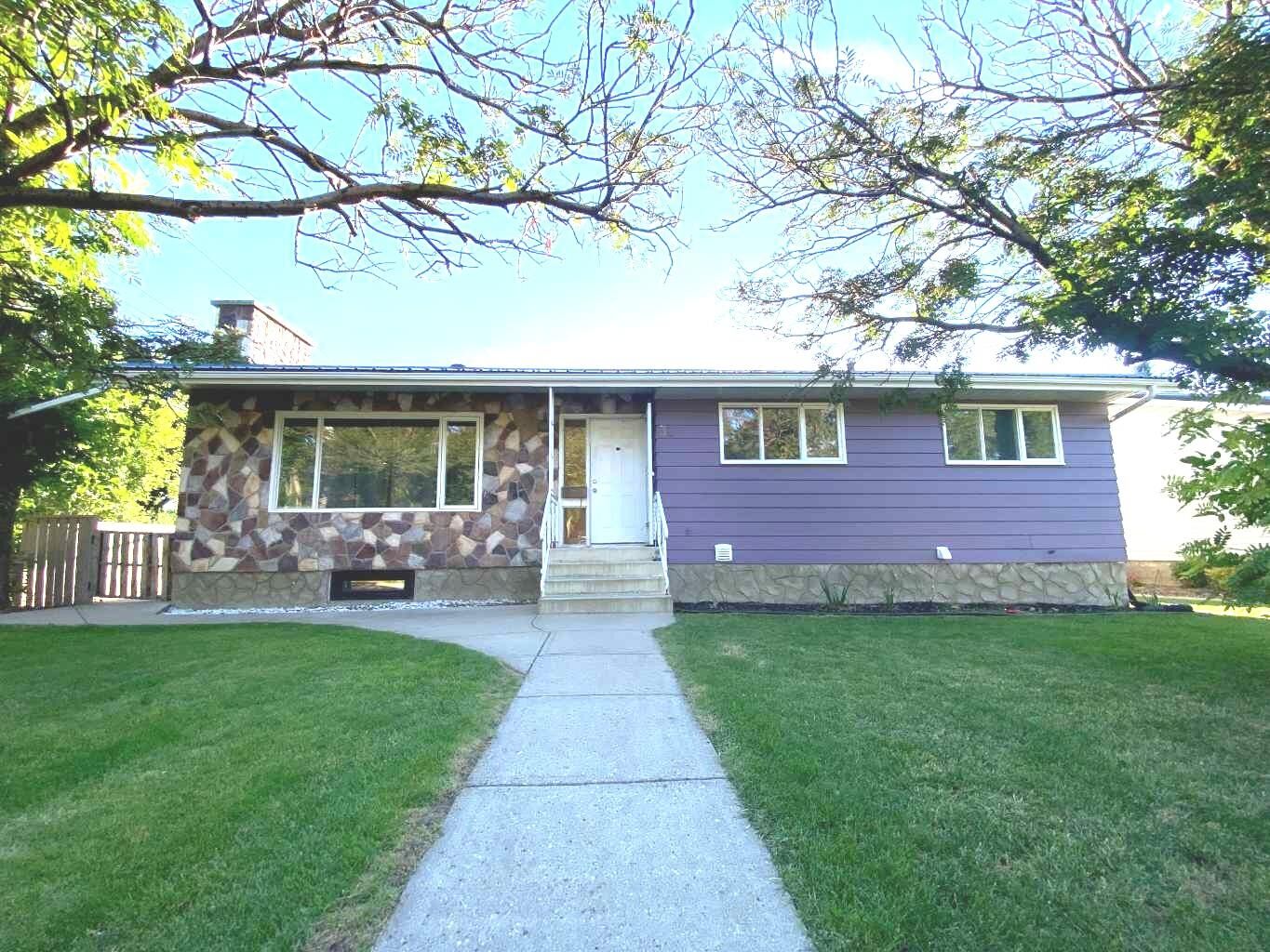 Property Photo:  31 10 Street W  AB T1R 0C1 