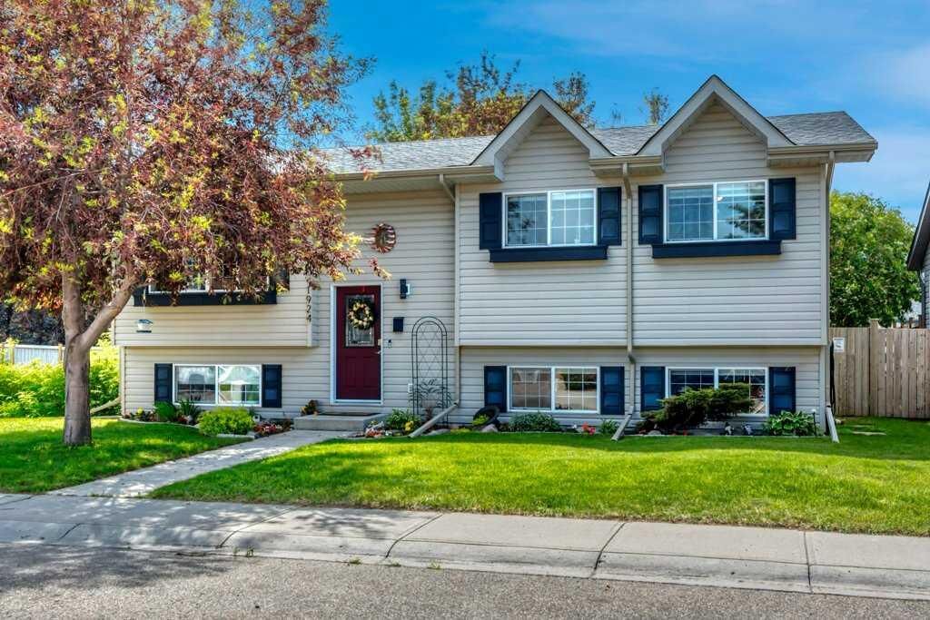 Property Photo:  1924 Strathcona Terrace  AB T1P 1S1 