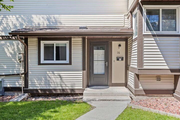 Property Photo: 115 Bergen Road NW 16 AB T3K 1P2