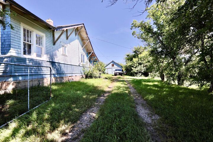 Property Photo: 112 1 Avenue AB T0J 3E0