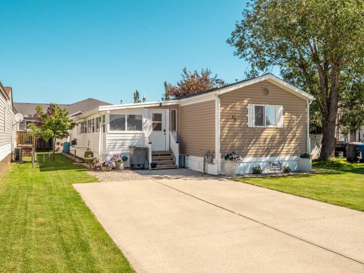 22 Westover Crescent — photo 1