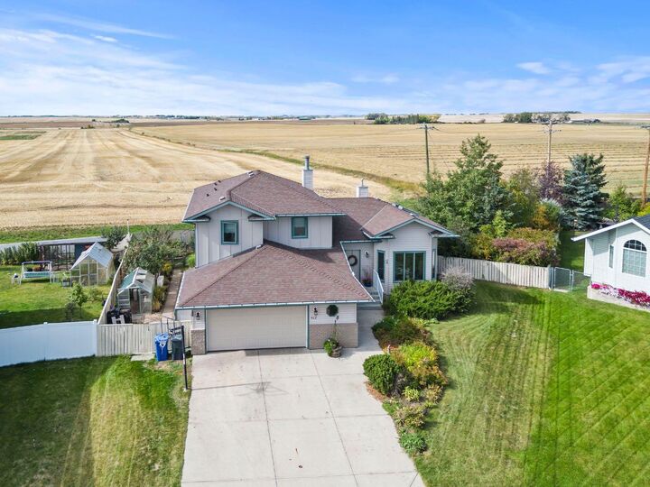 Property Photo:  412 Harrison Court  AB T0M 0S0 