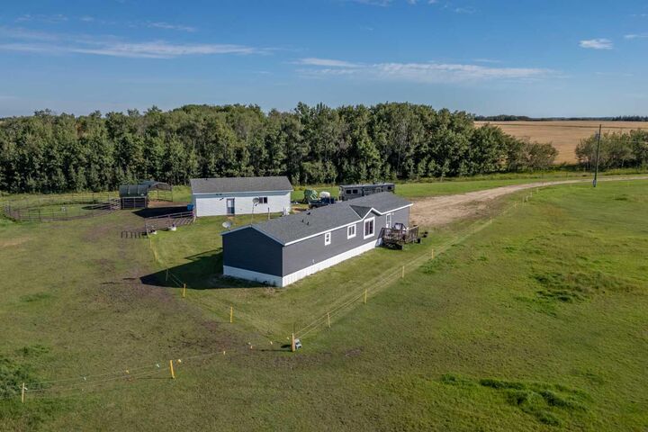 Property Photo:  48040 Range 212 Road  AB T0B 0G0 