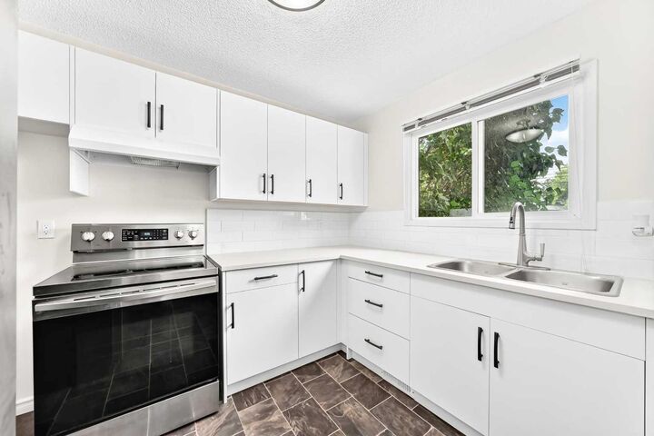 Property Photo:  219 90 Avenue SE 41  AB T2J 0A3 