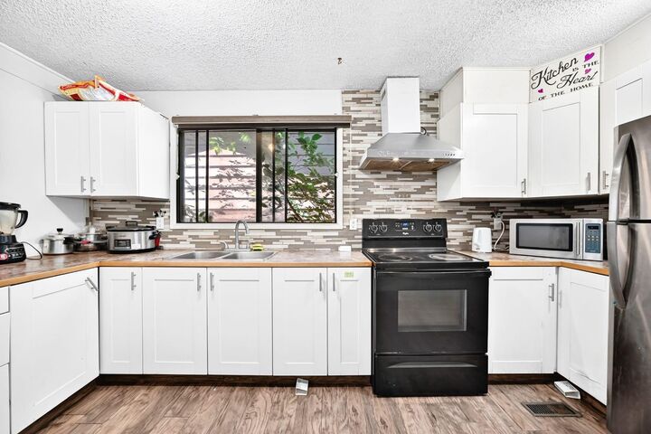 Property Photo:  208 Temple Close NE  AB T1Y 3B6 