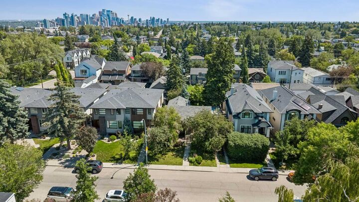 Property Photo:  2216 26 Street SW  AB T3E 2A5 