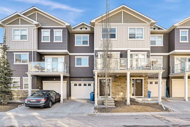 Property Photo:  909 Skyview Ranch Grove NE  AB T3N 0R7 