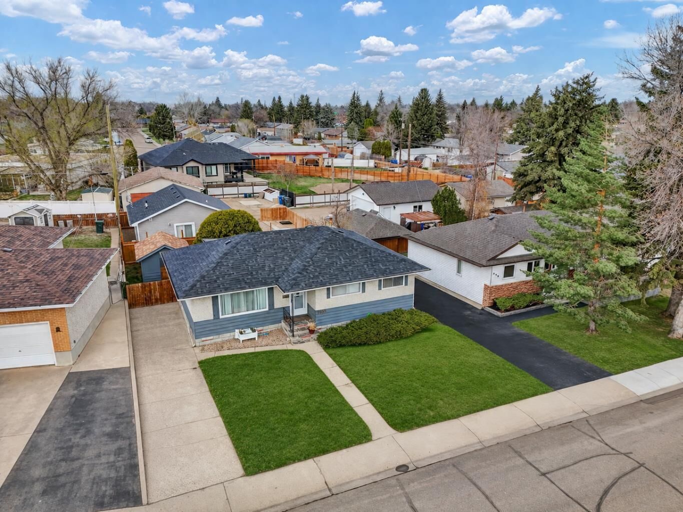 Property Photo:  1804 29 Street SE  AB T1A 2J1 