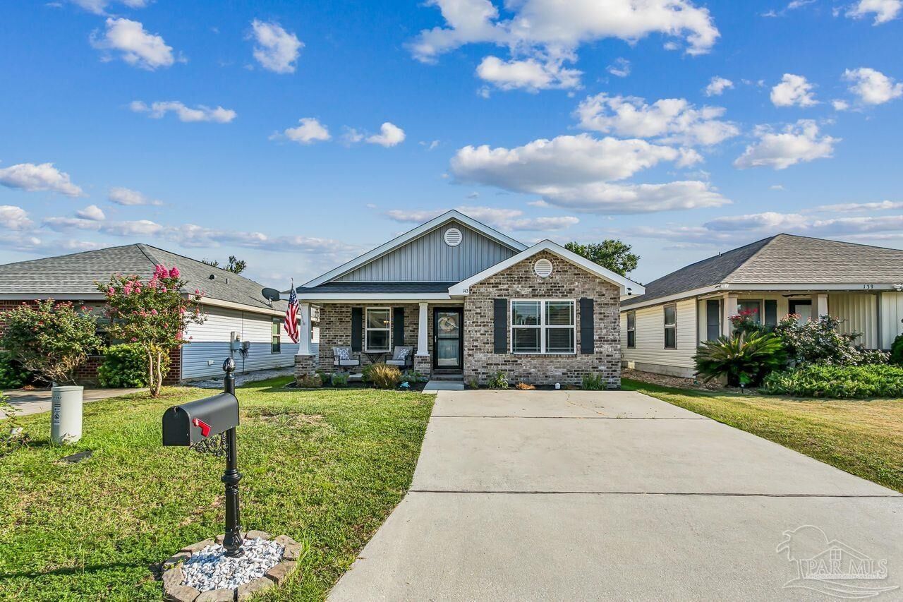 Property Photo: 143 Cottage View Dr FL 32507