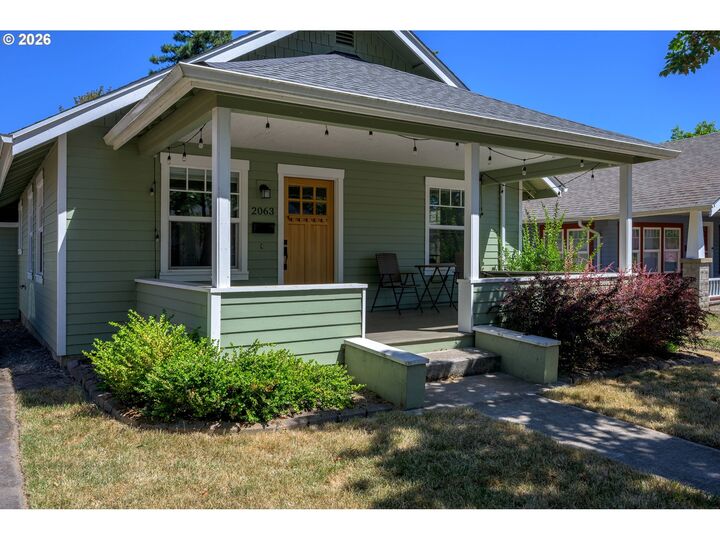 Property Photo:  2063 Onyx St  OR 97403 