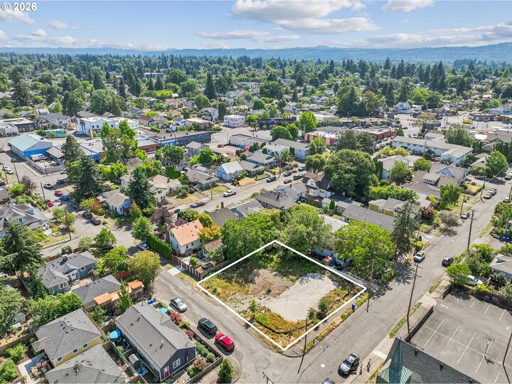 Property Photo:  5528 SE Rhone St  OR 97206 