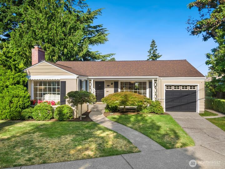 Property Photo:  3610 W Viewmont Way W  WA 98199 
