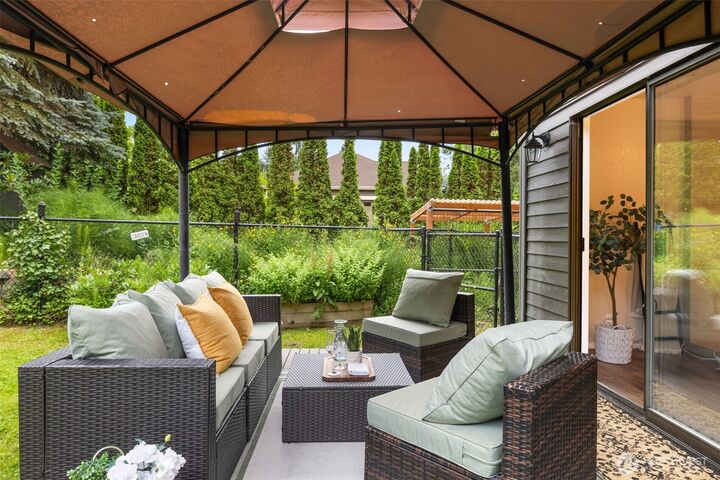 Property Photo:  17021  76th Avenue W  WA 98026 