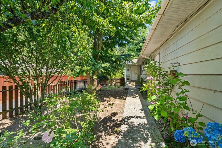 Property Photo: 7218 NE 155th Street WA 98028