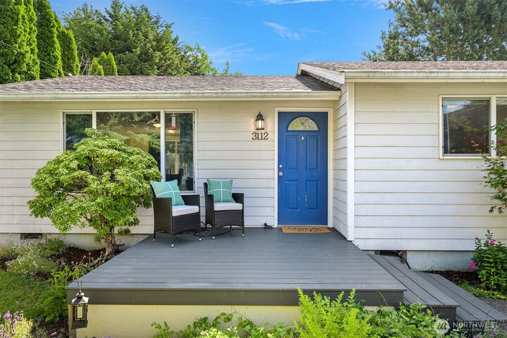 Property Photo:  3112  Greenwood Avenue  WA 98225 