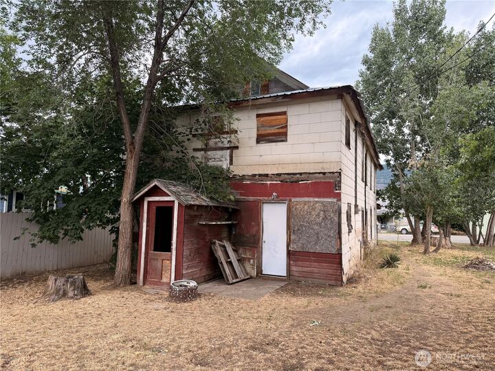 Property Photo:  1308  Juniper Street  WA 98844 