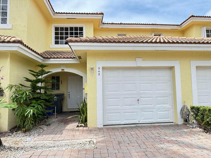 Property Photo: 945 Imperial Lake Road FL 33413