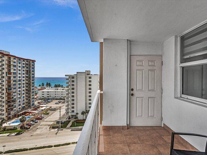 Property Photo:  1410 S Ocean Drive 1103  FL 33019 