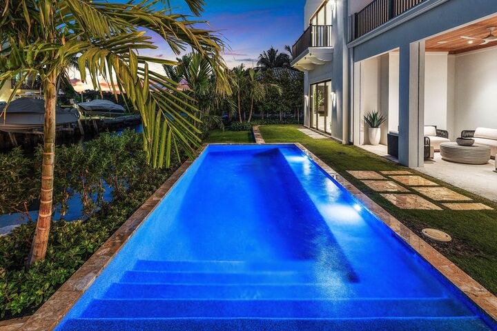 Property Photo:  819 Bamboo Lane  FL 33483 