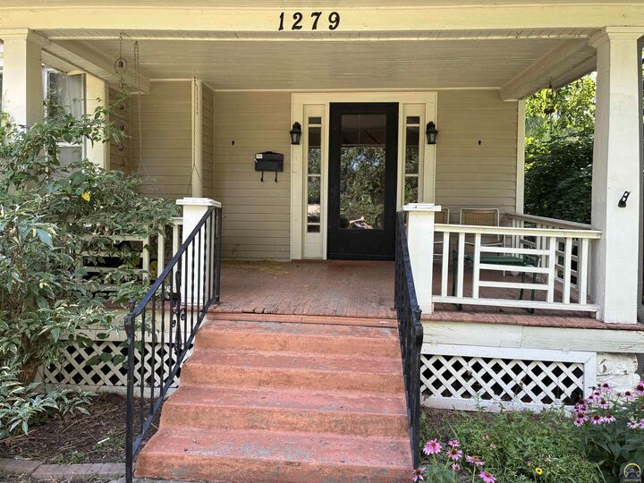 Property Photo: 1279 SW Macvicar Ave KS 66604