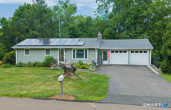 Property Photo:  11 Jeffrey Lane  CT 06405 