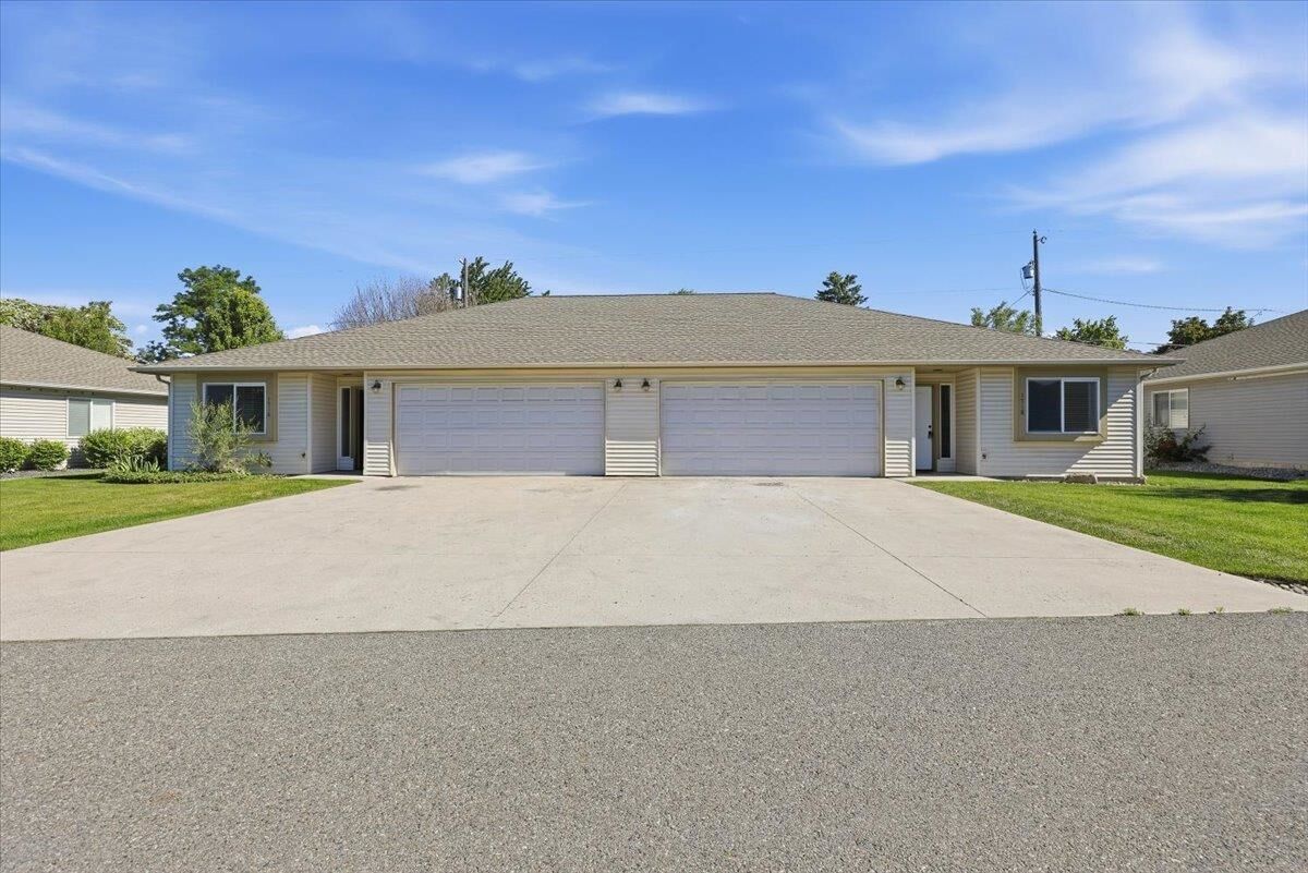 Property Photo: 1704 N Bessie Ln 1706 WA 99212