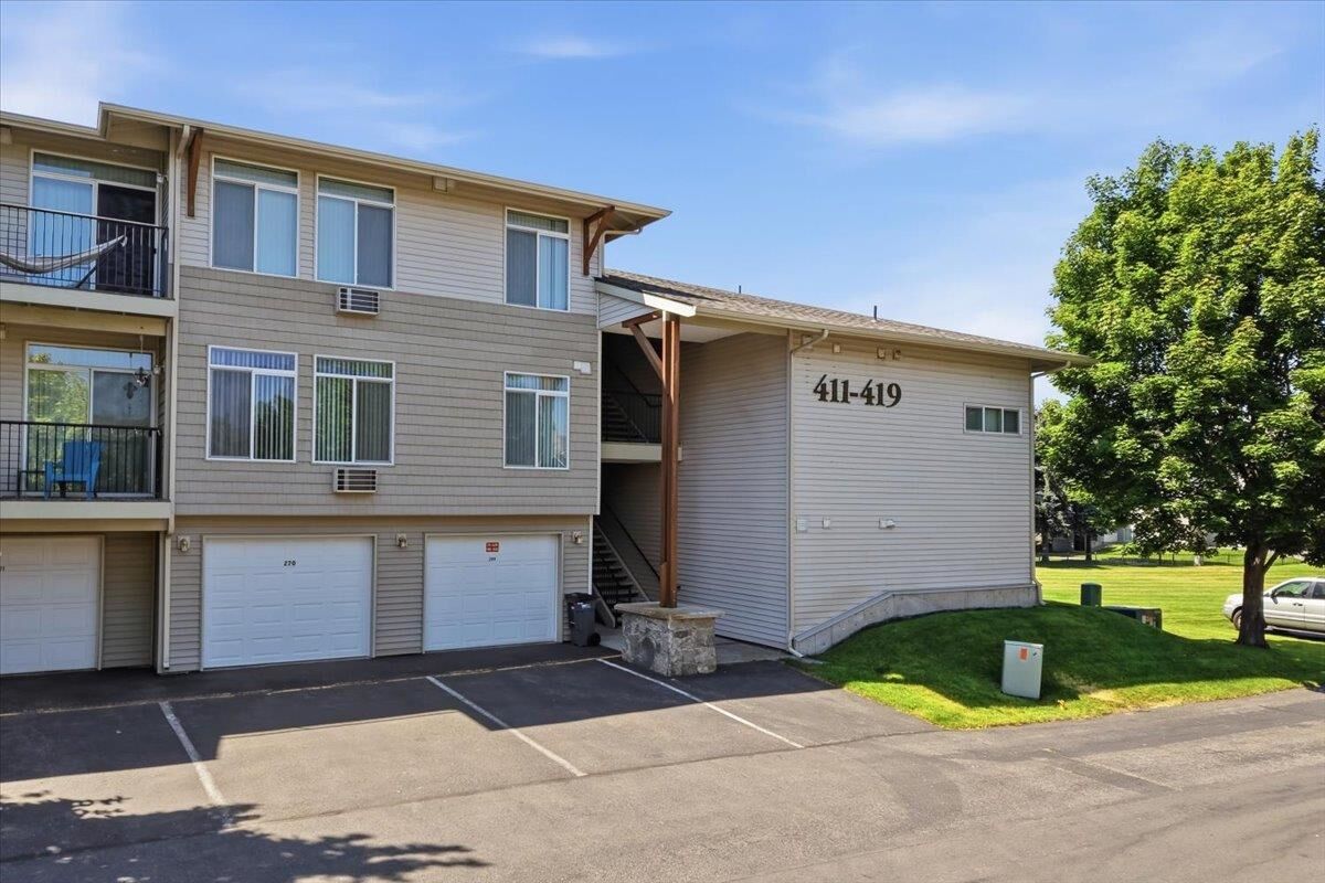 Property Photo: 22855 E Country Vista Dr Unit 419 WA 99019