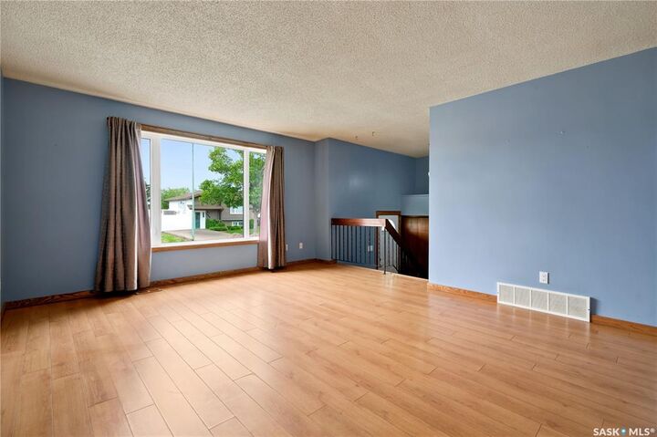 Property Photo:  1027 Victory Crescent  SK S4N 6X5 
