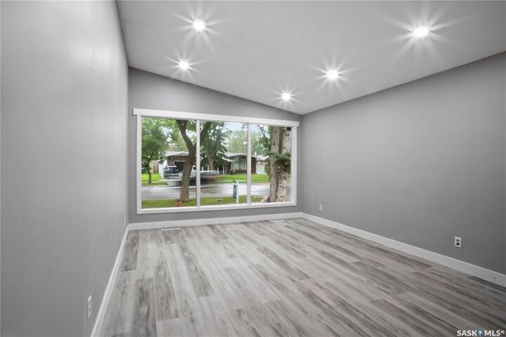 Property Photo: 2905 Grant Road SK S4S 5G3