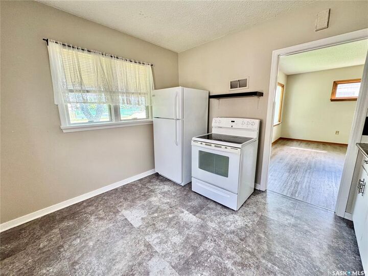 Property Photo:  537 9th Street E  SK S6V 0Y4 