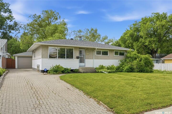 Property Photo:  52 Tucker Crescent  SK S7H 3H5 