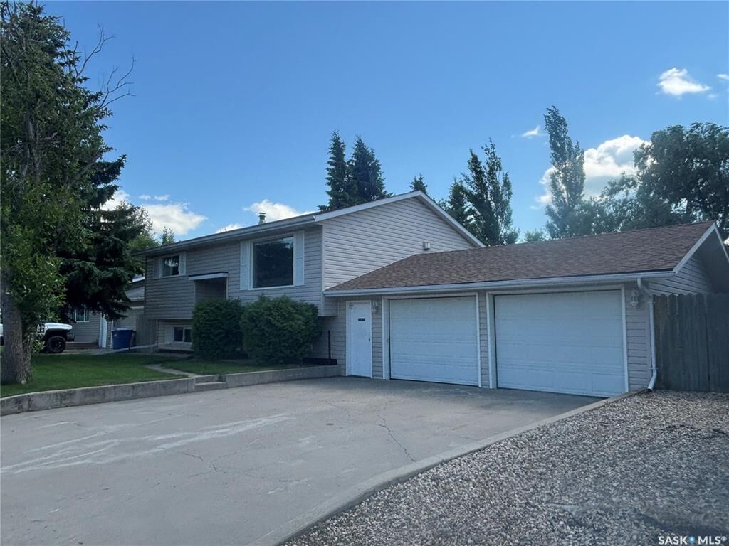 Property Photo: 203 Caskey Drive SK S0E 1A0