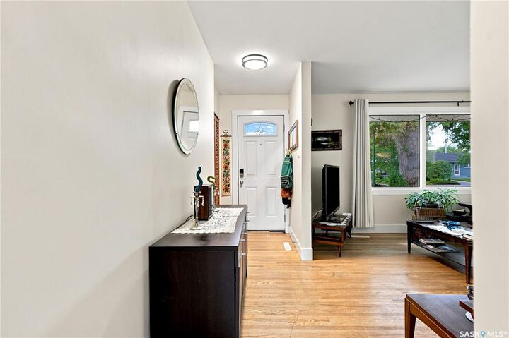 Property Photo: 1706 Ewart Avenue SK S7H 2L2