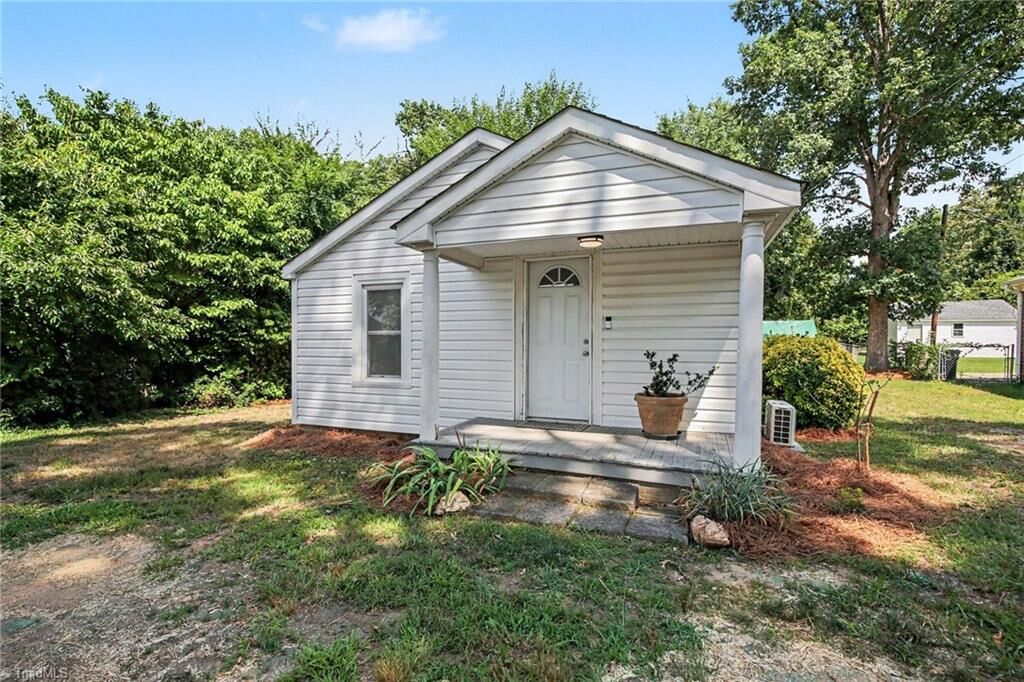 Property Photo: 2211 Fairfax Road NC 27407