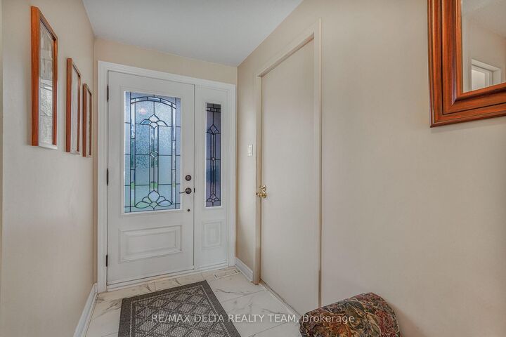 Property Photo:  6043 Valley Field Crescent  ON K1C 5P2 