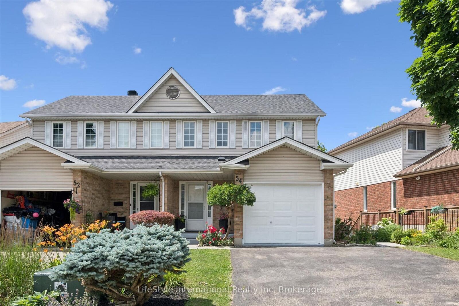 Property Photo: 54 Chesterton Lane ON N1E 6S8