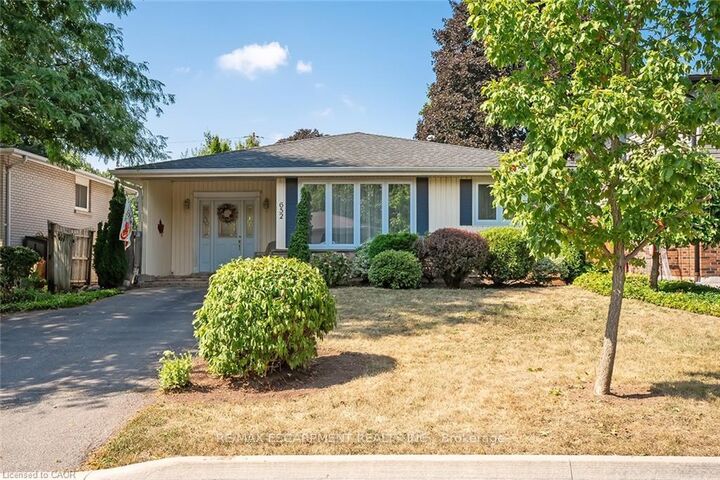 Property Photo: 652 Ardleigh Crescent ON L7L 4K8