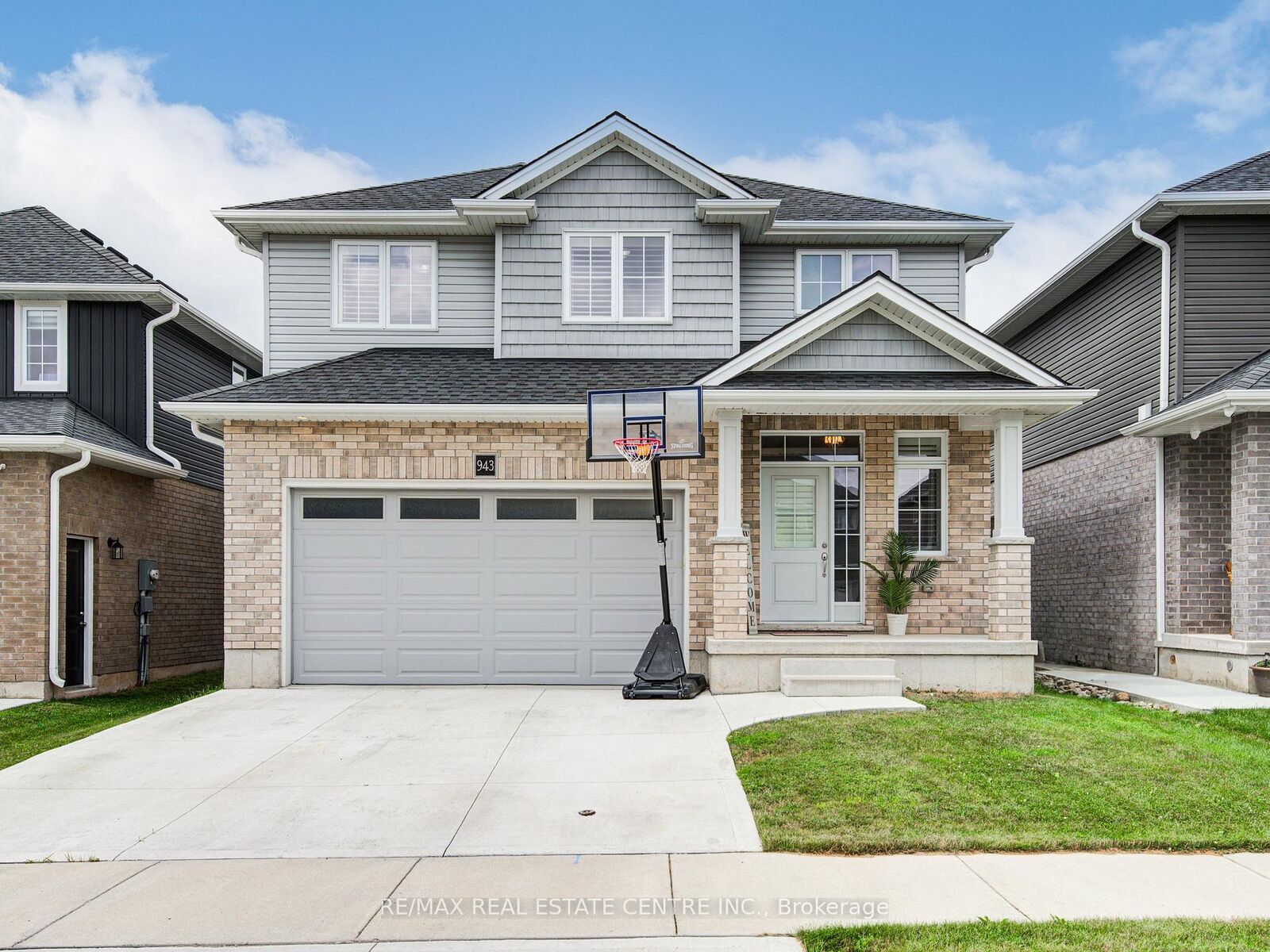 Property Photo: 943 Downing Drive N ON N4T 0E1