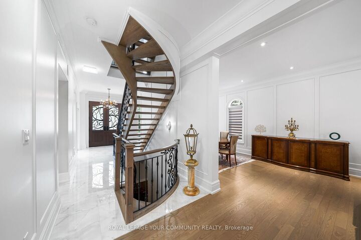 Property Photo: 42 Oatlands Crescent ON L4C 9P2