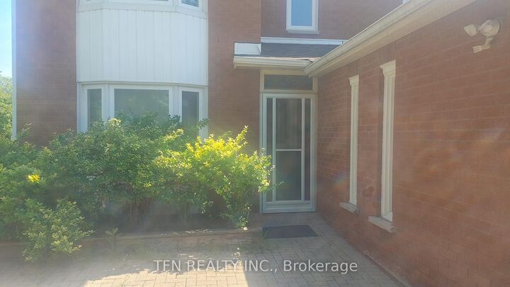 Property Photo: 112 Trafalgar Square ON L4J 7M9