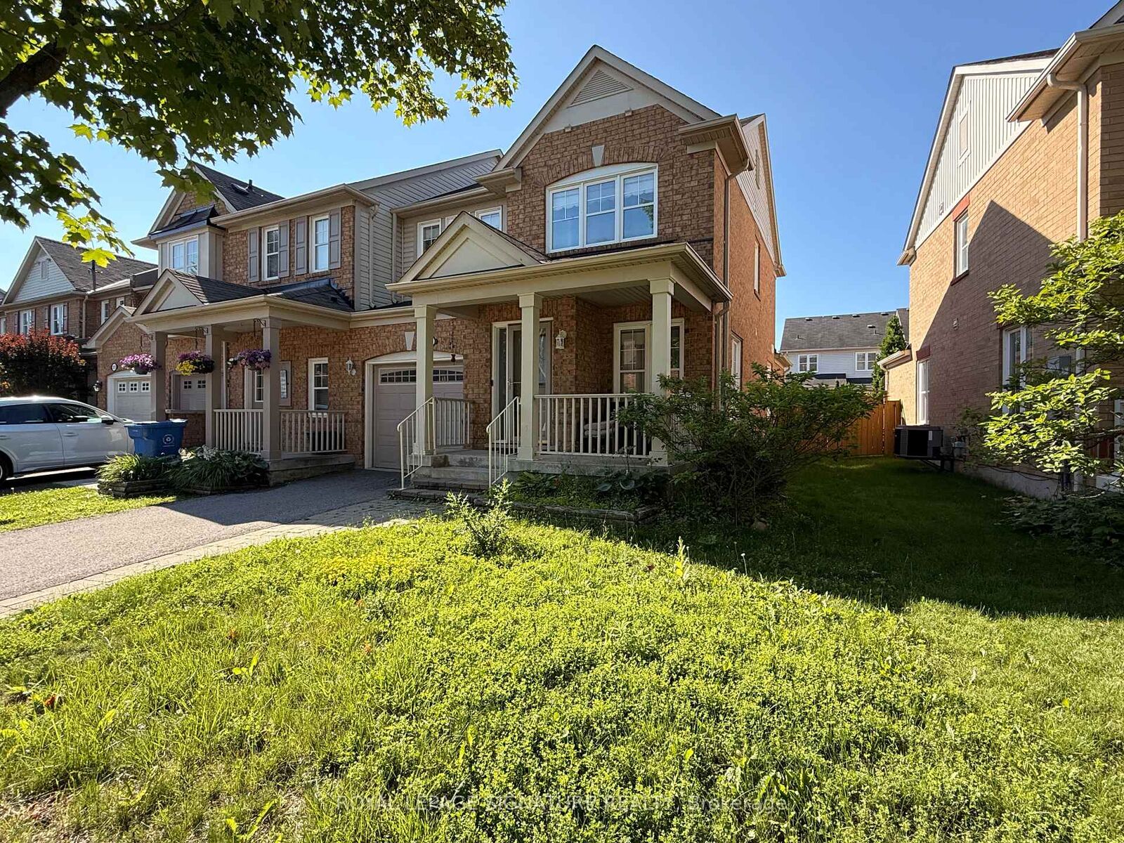 Photo de la propriété:  211 Chilcott Crescent (Main &Amp 2nd Floor)  ON L3X 3G6 