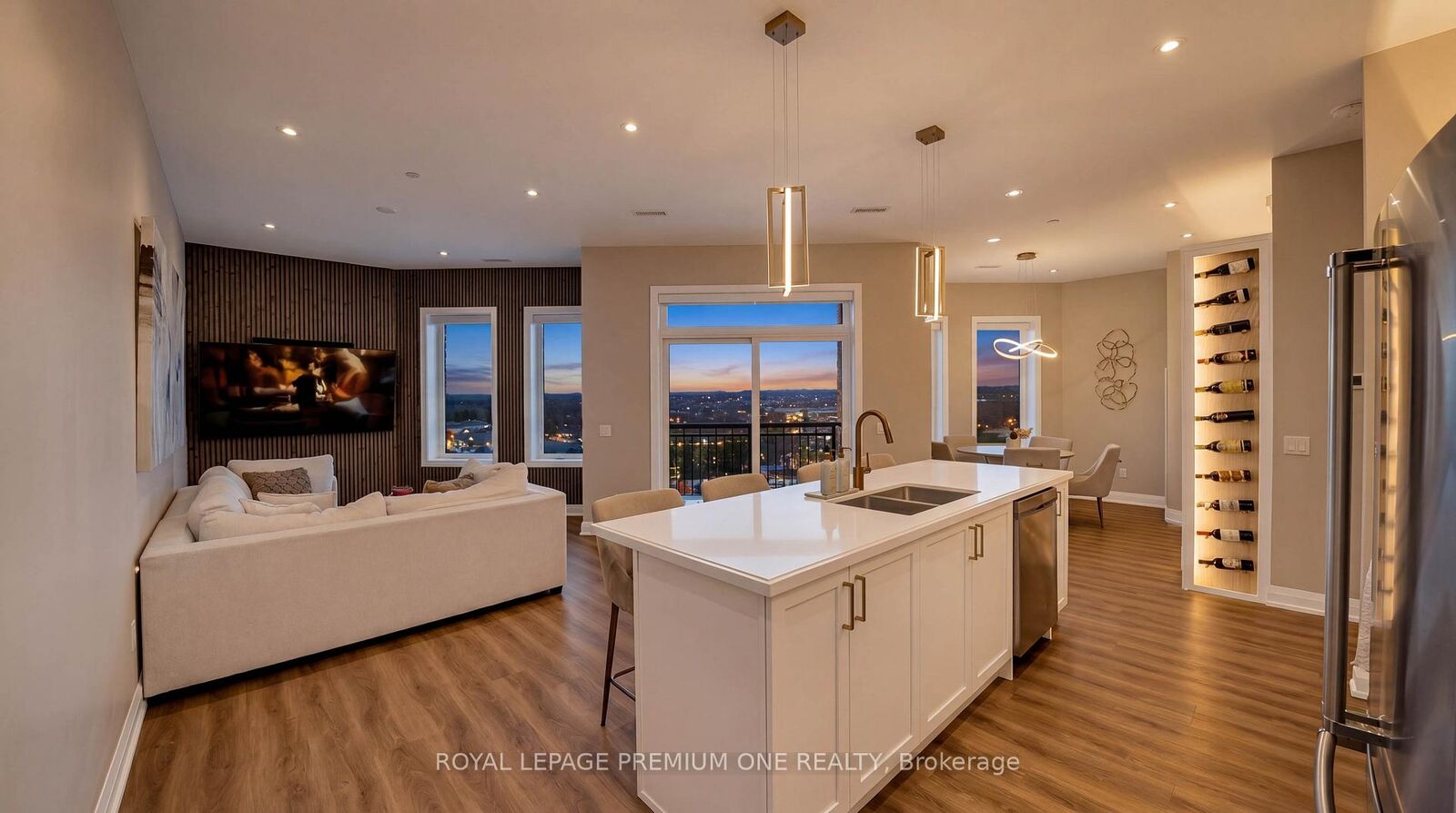 Property Photo: 5917 Main Street 805 ON L4A 5G4
