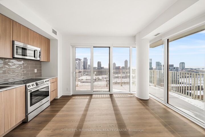 Property Photo: 88 Bathurst Street 1417 ON M5V 0W8